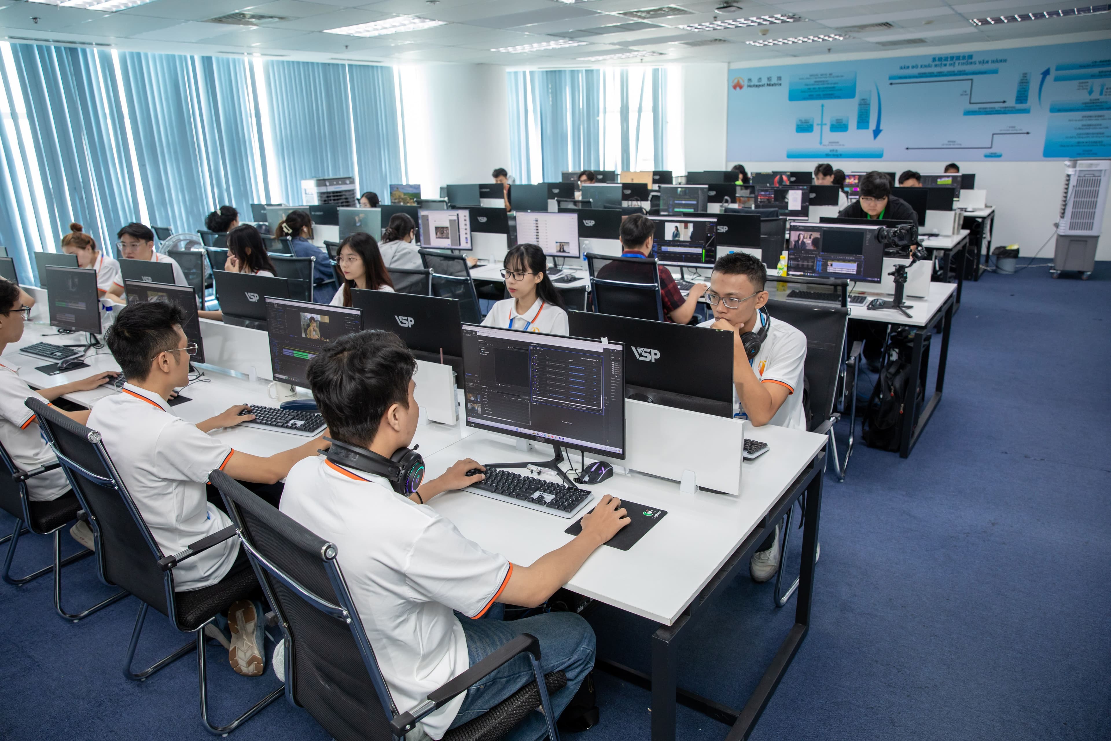 Tập thể nhân viên Công ty TNHH Truyền thông Văn hoá Hotspot