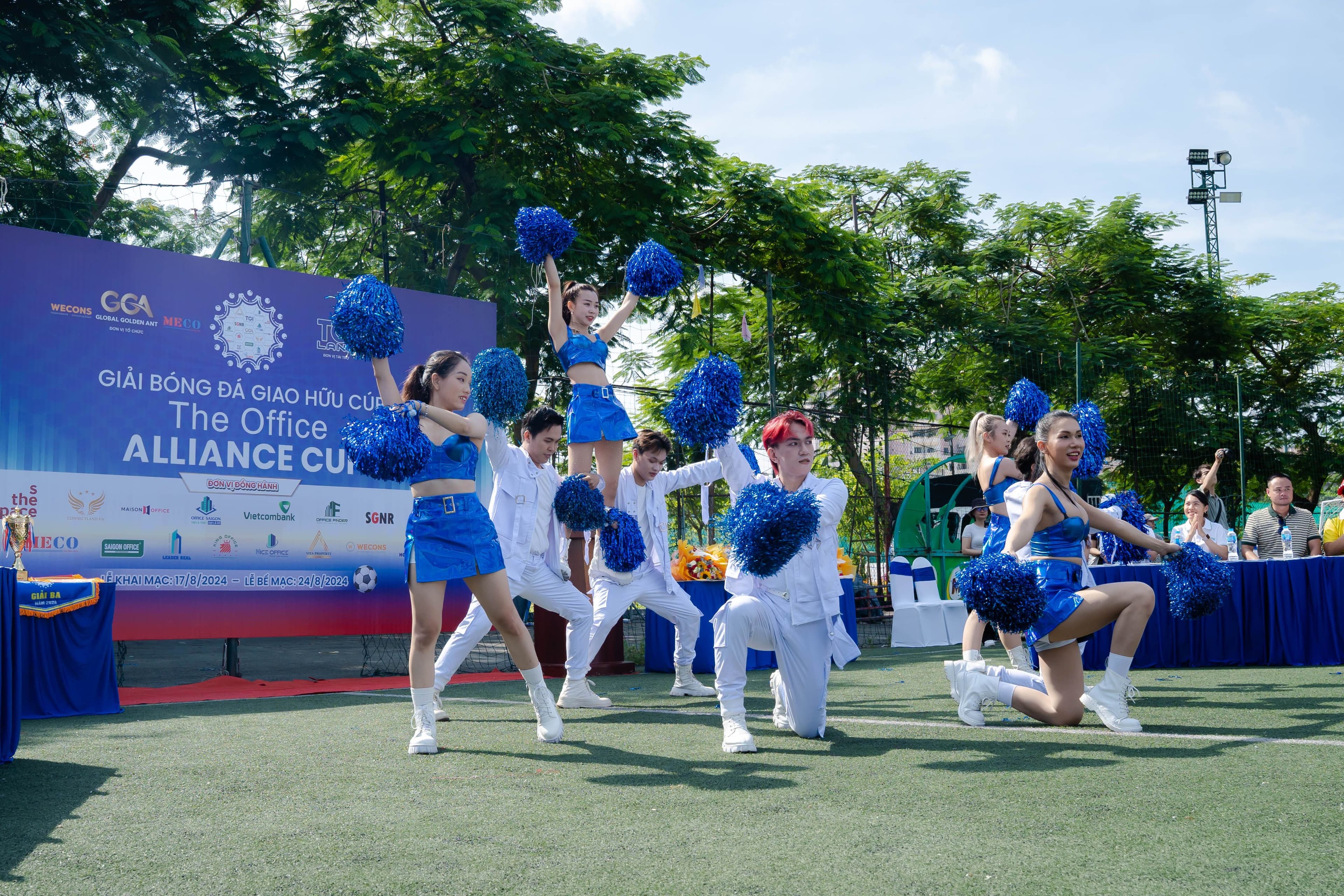 Tiết mục biểu diễn cổ vũ tại sự kiện khai mạc